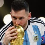 Lionel Messi Memenangkan Piala Sepak Bola Dunia Qatar